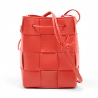 ボッテガヴェネタ マキシイントレチャート スモールカセット レザー ショルダーバッグ レッド