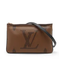 ヴィトン モノグラム ジャイアント リバース ポシェット ドゥーブルジップ M69203 ブラウン