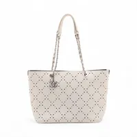 シャネル ココマーク パンチングレザー ホワイト シルバー金具