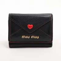 ミュウミュウ マドラスラブ レザー パスポートケース ブラック AB