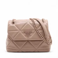 プラダ スペクトラム レザー チェーンショルダーバッグ ピンクベージュ