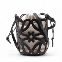 ロエベ リピートアナグラム アベニュー レザー チェーンショルダー