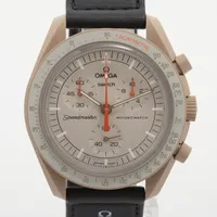 オメガ×スウォッチ ミッショントゥジュピター SO33C100 CE×ナイロン QZ ベージュ文字盤