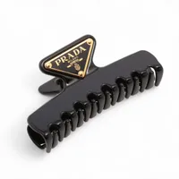 美品*プラダ トライアングルロゴ ヘアピン ヘアクリップ ブラック/シルバー プラダ トライアングルロゴ 1IF103 GP ヘアクリップ シルバー Aランク