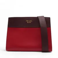 プラダ レザー ショルダーバッグ レッド