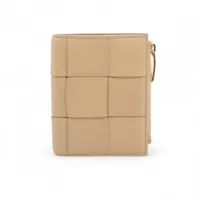 ボッテガヴェネタ マキシイントレチャート カセット レザー コンパクトウォレット ベージュ