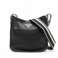 プラダ ヴィッテロダイノ レザー ショルダーバッグ ブラック