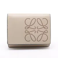 ロエベ アナグラム トライフォールド レザー コンパクトウォレット ベージュ