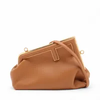フェンディ ファースト レザー ショルダーバッグ ブラウン