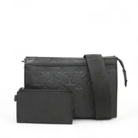 ヴィトン モノグラムシャドウ ガストン ウエアラブルウォレット M81115 ブラック