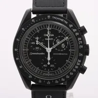オメガ×スウォッチ スピードマスター ミッション トゥ ザ ムーンフェイズ ニュームーン スヌーピー SO33B700 CE×ナイロン QZ ブラック文字盤