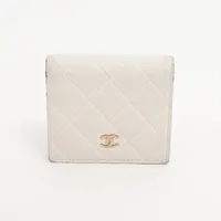 シャネル マトラッセ キャビアスキン ホワイト シルバー金具