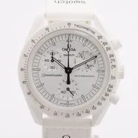 オメガ×スウォッチ ミッション トゥ ザ ムーンフェイズ フルムーン スヌーピー SO33W700 CE×ナイロン QZ ホワイト文字盤