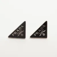 プラダ トライアングルロゴ 925 ピアス(両耳用) ブラック×シルバー
