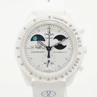 オメガ×スウォッチ ミッション トゥ ザ ムーンフェイズ フルムーン スヌーピー SO33W701L CE×ラバー QZ ホワイト文字盤