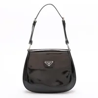 プラダ パテントレザー ショルダーバッグ ブラック