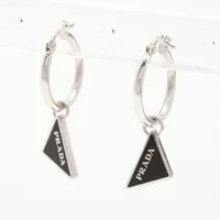 プラダ トライアングルロゴ 925 ピアス(両耳用) シルバー