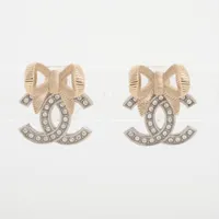シャネル ココマーク リボン GP×ラインストーン ピアス(両耳用) B24K ゴールド×シルバー
