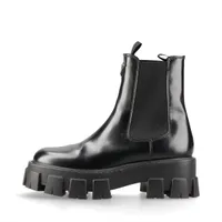 プラダ モノリス パテントレザー ローファー ブラック Bランクの買取