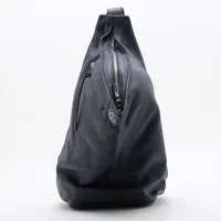 ロエベ アナグラム カットアウト ポケット レザー ショルダーバッグ