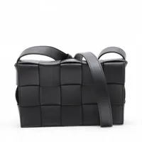 ボッテガヴェネタ マキシイントレチャート カセット レザー ショルダーバッグ ブラック